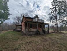 Walter's Falls Charming Century Home